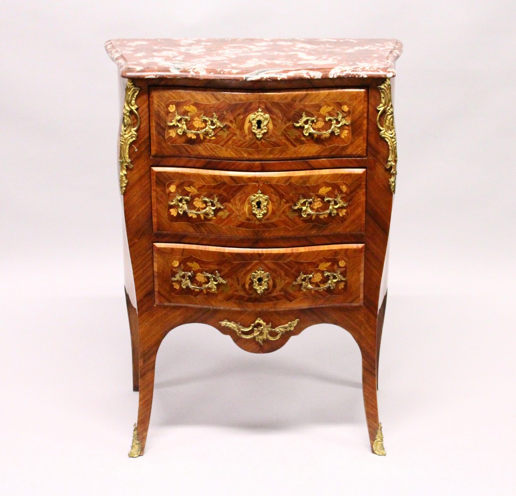 A GOOD SMALL 19TH CENTURY FRENCH KINGWOOD BOMBE COMMODE, with rouge marble top, ormolu mounts, three