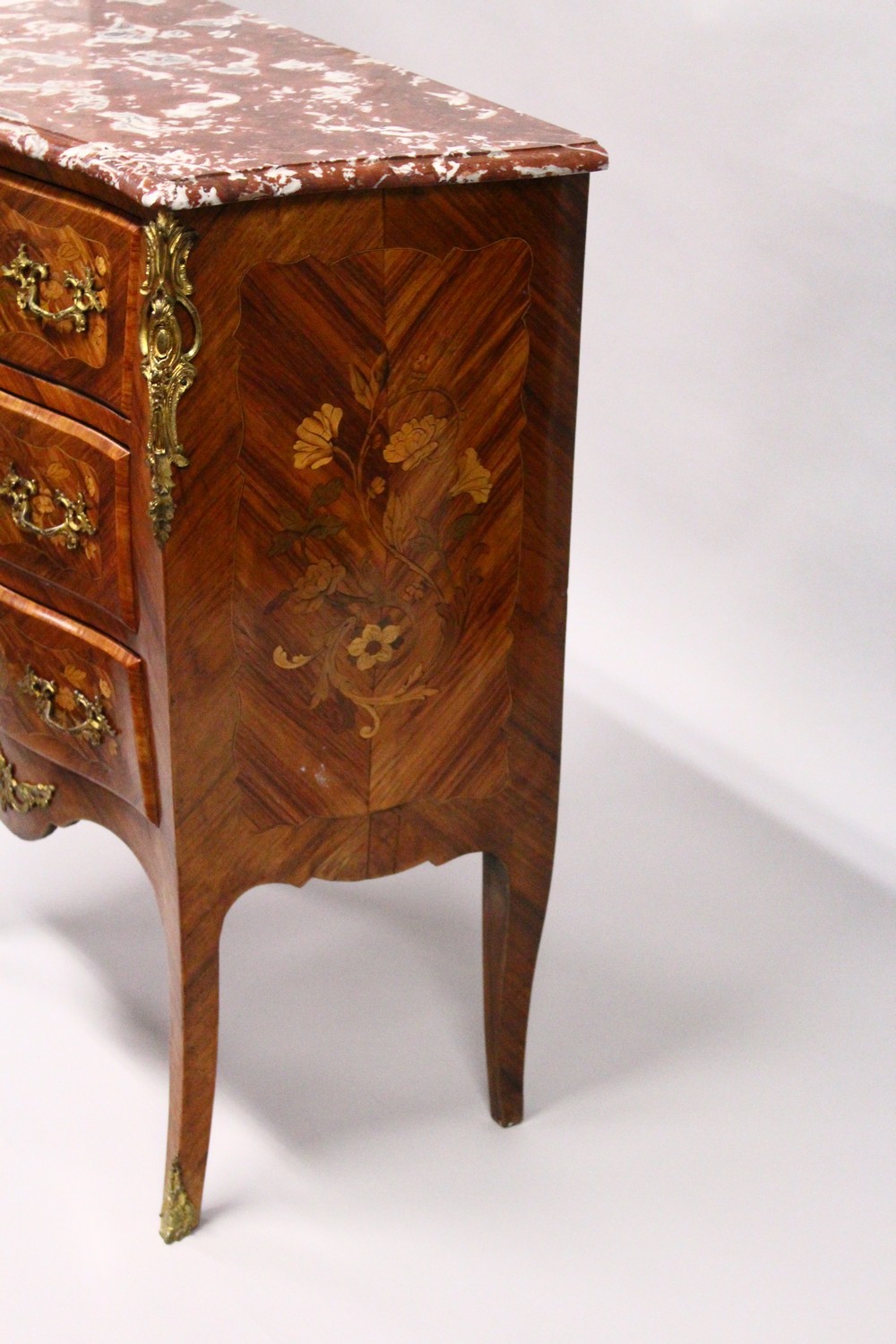 A GOOD SMALL 19TH CENTURY FRENCH KINGWOOD BOMBE COMMODE, with rouge marble top, ormolu mounts, three - Image 2 of 4