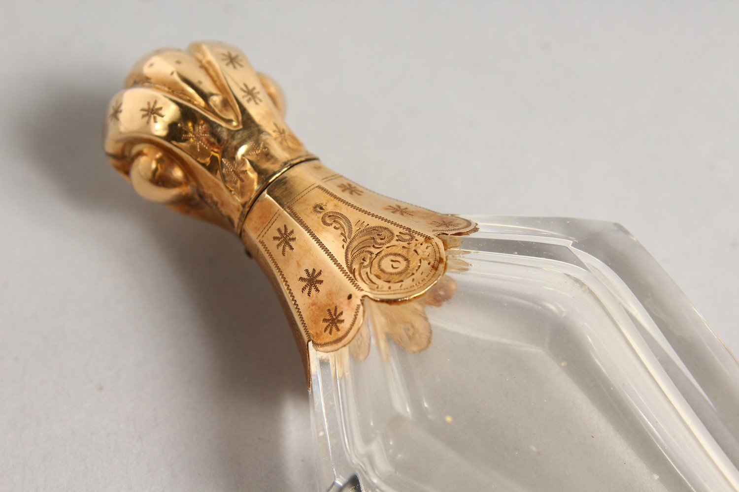 A GEORGIAN GLASS SCENT BOTTLE with gold top. - Image 2 of 6