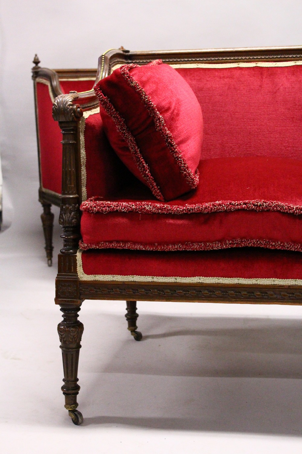 AN EDWARDIAN MAHOGANY THREE PIECE SUITE, comprising of a two-seater settee and pair of armchairs, - Image 3 of 10