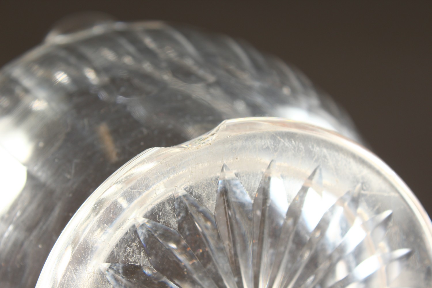 A DEEP CUT GLASS JUG. - Image 8 of 9