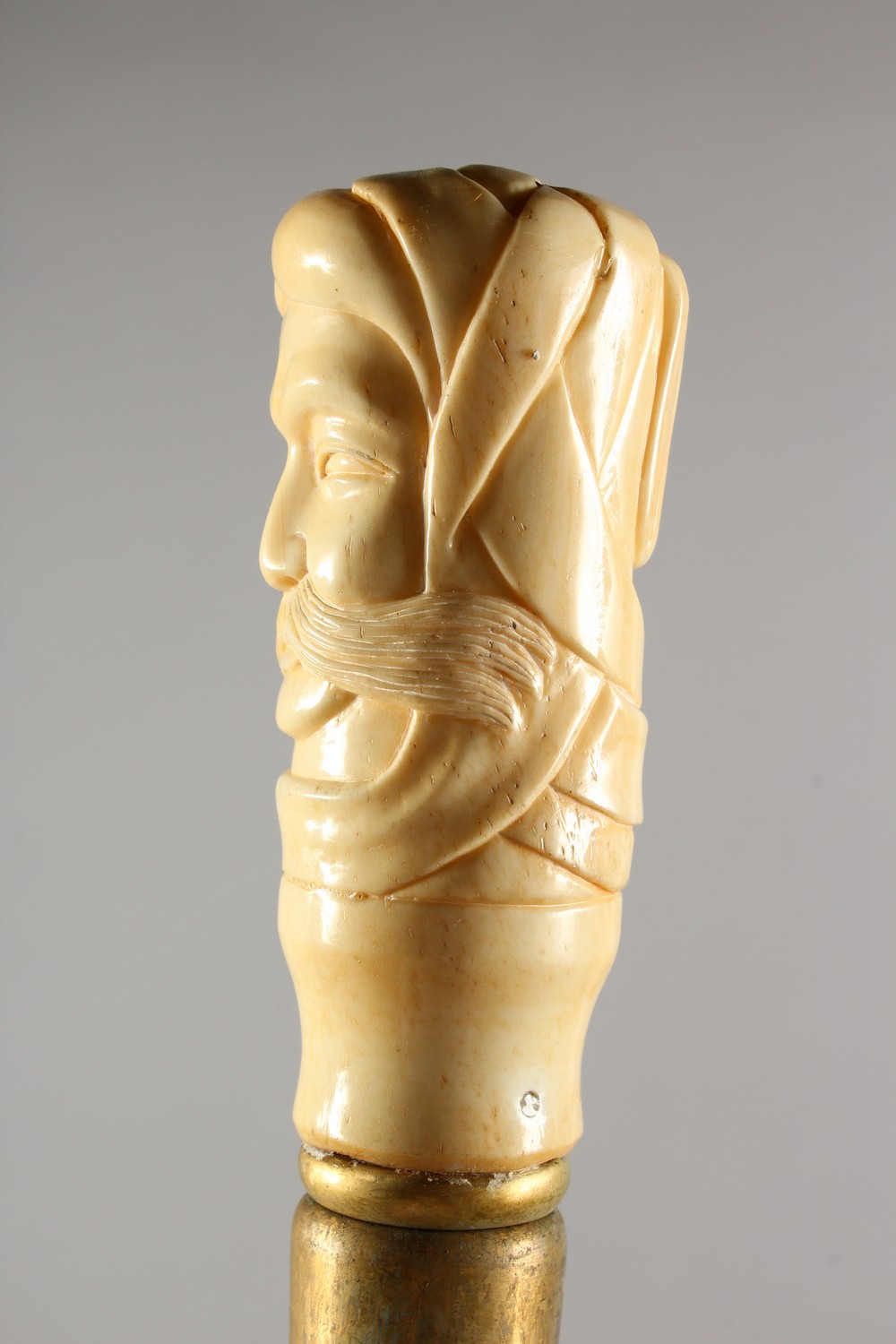 A BONE HANDLED WALKING STICK, carved as a bust of a man. 36ins long. - Image 5 of 8