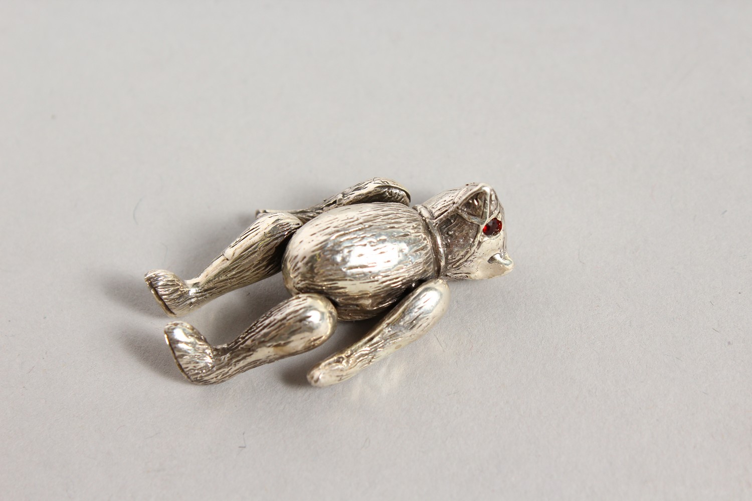 A NOVELTY SILVER TEDDY BEAR PIN CUSHION - Image 2 of 3