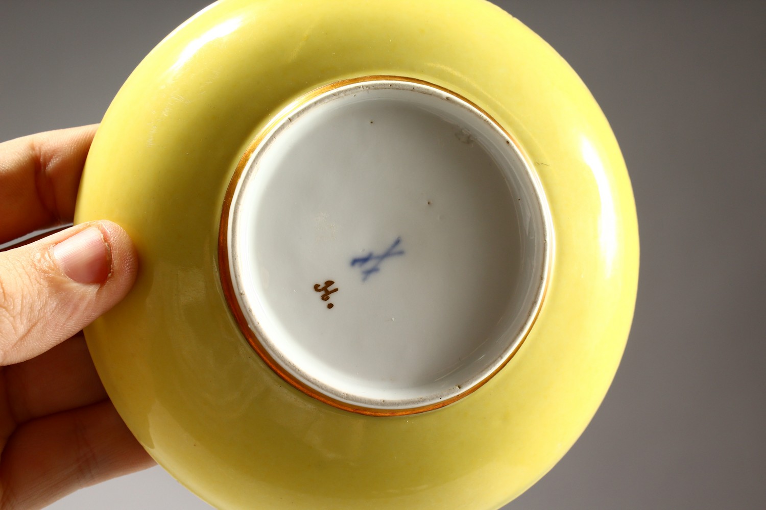 A SUPERB 18TH CENTURY MEISSEN CUP AND SAUCER, with yellow ground, the cup painted with two landscape - Image 13 of 13
