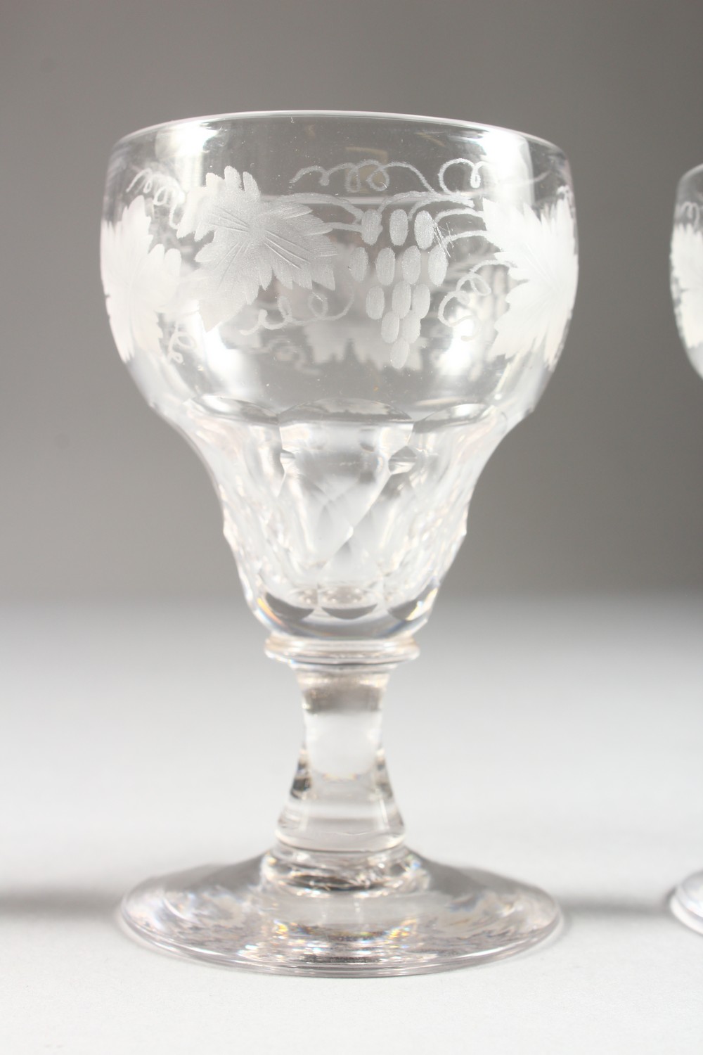 A SUITE OF GLASSWARE, etched with fruiting vines, comprising six large wine glasses and twelve other - Image 3 of 13