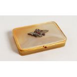 A SUPERB RUSSIAN GOLD, AGATE AND DIAMOND BOX. 3ins long, in a Faberge box.