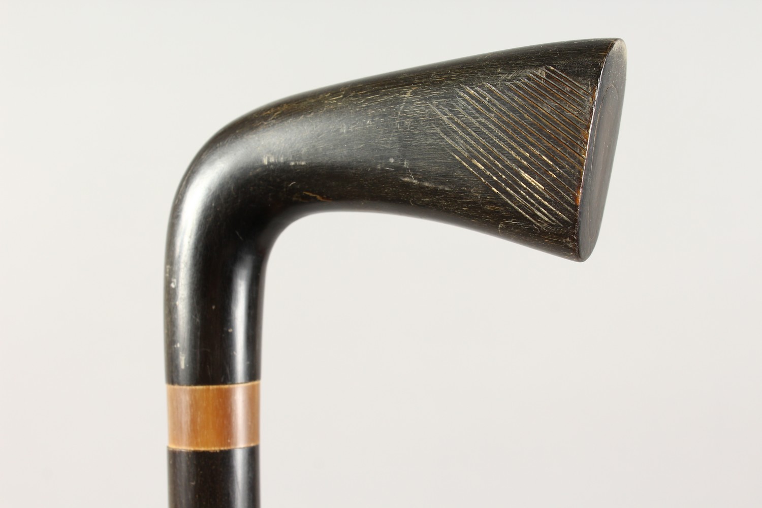 A HEAVY BOVINE-HORN-HANDLED WALKING STICK 3ft long. - Image 2 of 9