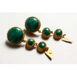 A GOOD PAIR OF MALACHITE EARRINGS.