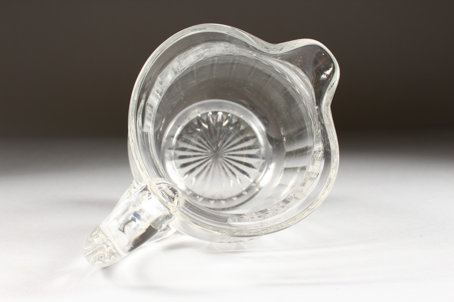 A DEEP CUT GLASS JUG. - Image 6 of 9