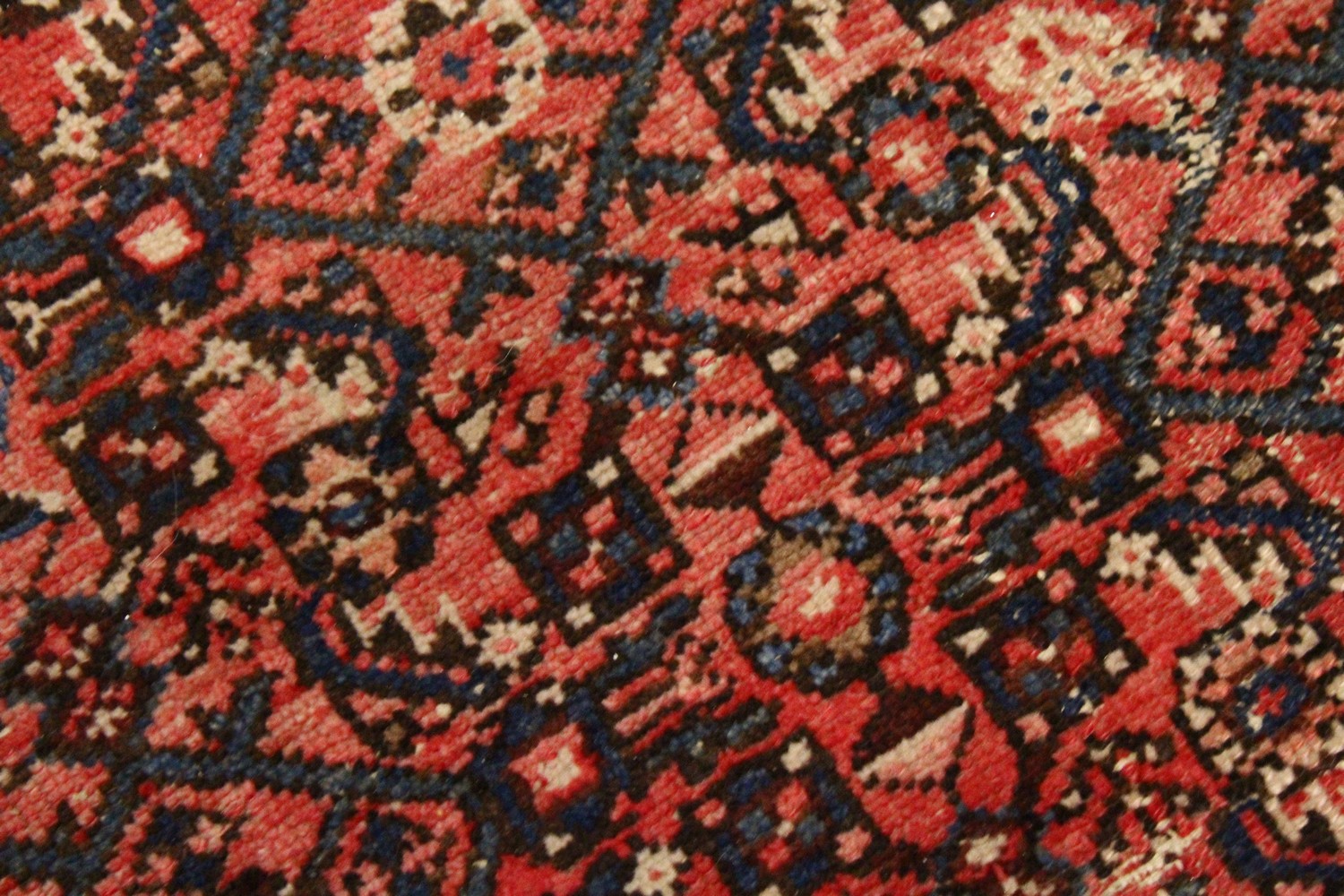 A PERSIAN RUG, 20TH CENTURY, red ground with central medallion, within a dark blue border. 6ft 10ins - Image 4 of 9