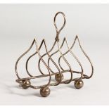 A SMALL SILVER FOUR-DIVISION TOAST RACK. Chester 1906. Maker: J. & C. 2ozs. 5ins long.