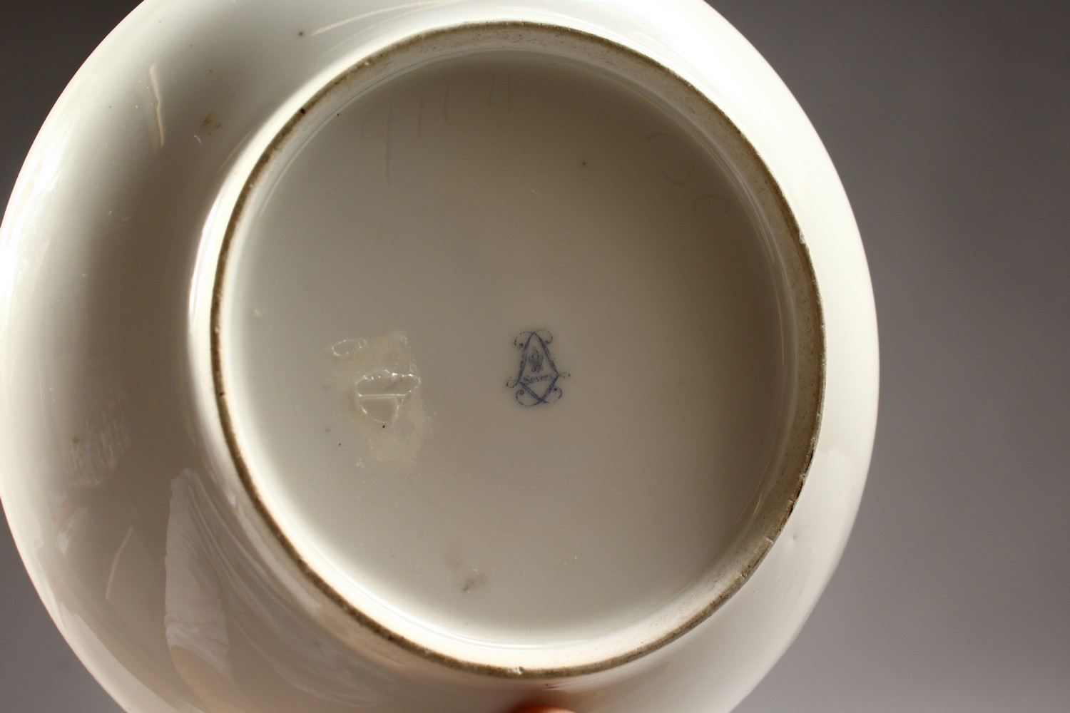 A GOOD 19TH CENTURY SEVRES TEA CUP AND SAUCER. - Image 11 of 12