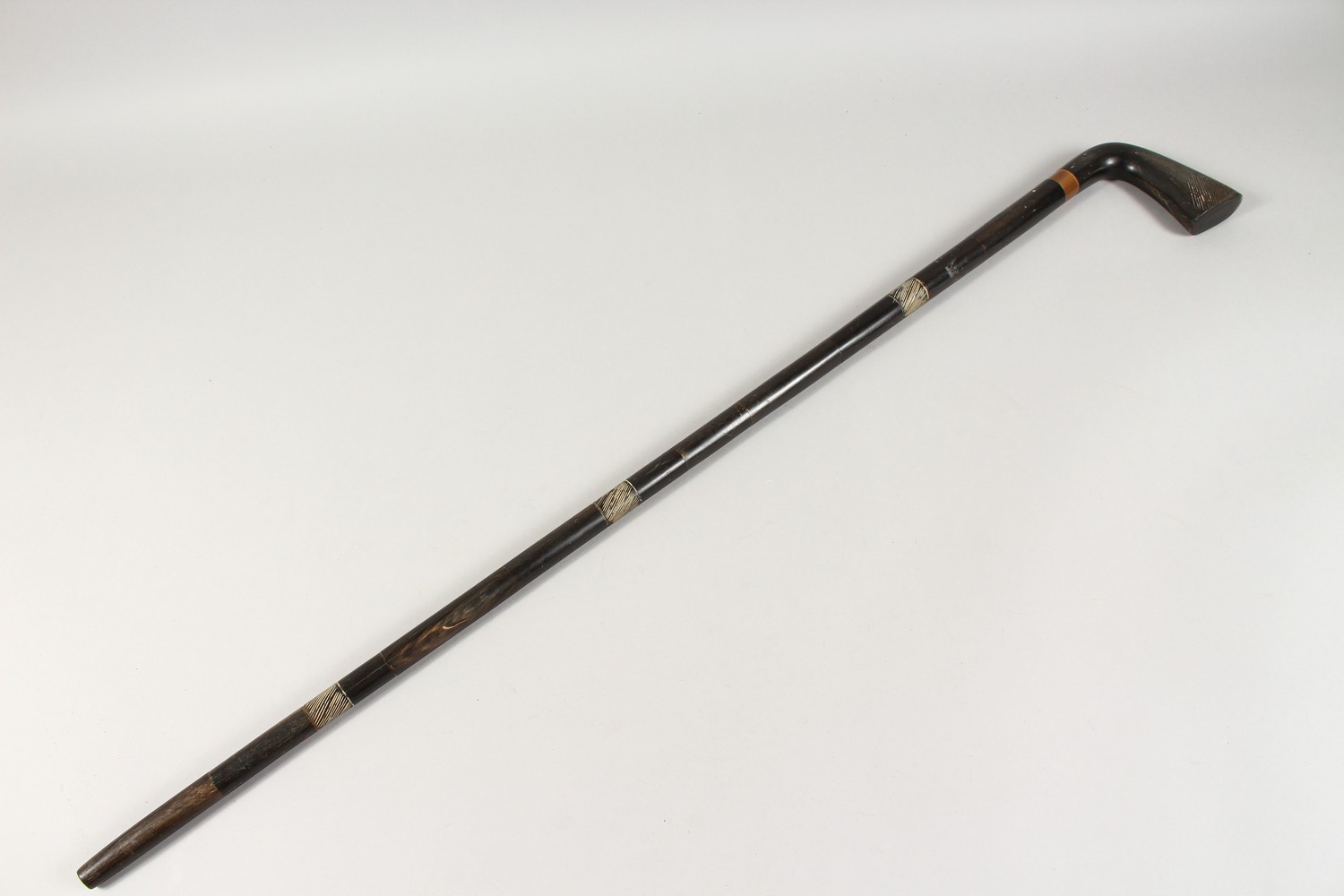 A HEAVY BOVINE-HORN-HANDLED WALKING STICK 3ft long. - Image 9 of 9