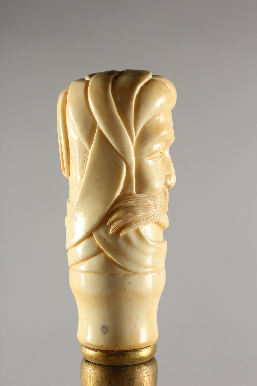 A BONE HANDLED WALKING STICK, carved as a bust of a man. 36ins long. - Image 3 of 8