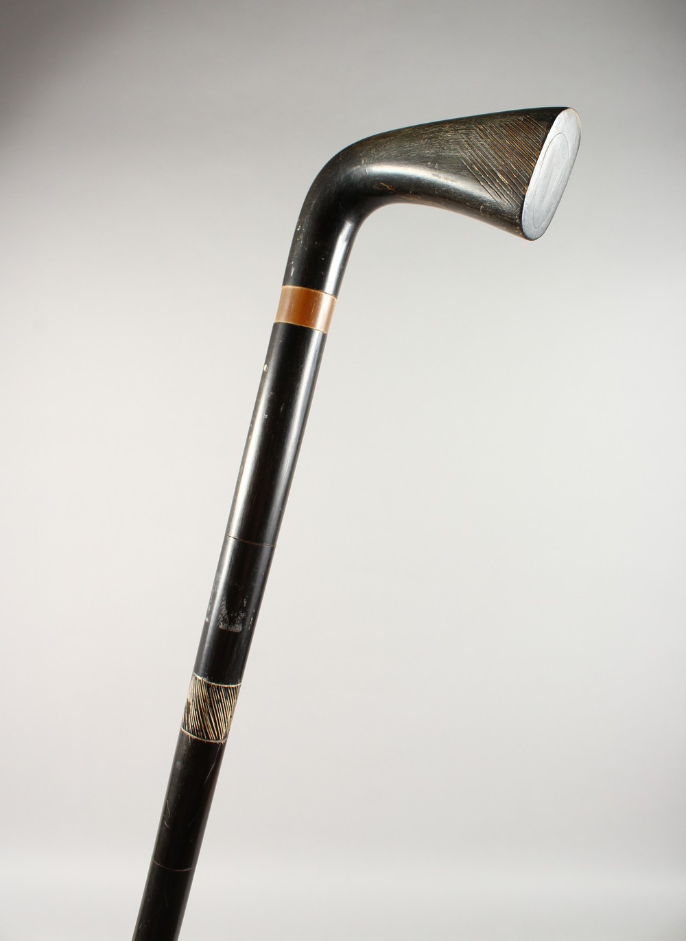 A HEAVY BOVINE-HORN-HANDLED WALKING STICK 3ft long.