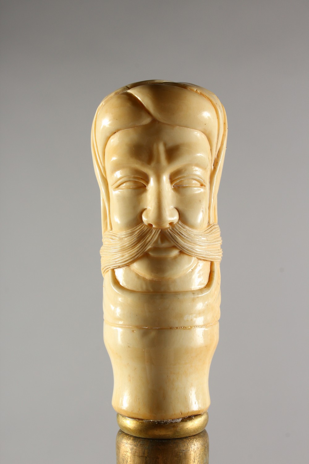 A BONE HANDLED WALKING STICK, carved as a bust of a man. 36ins long. - Image 2 of 8