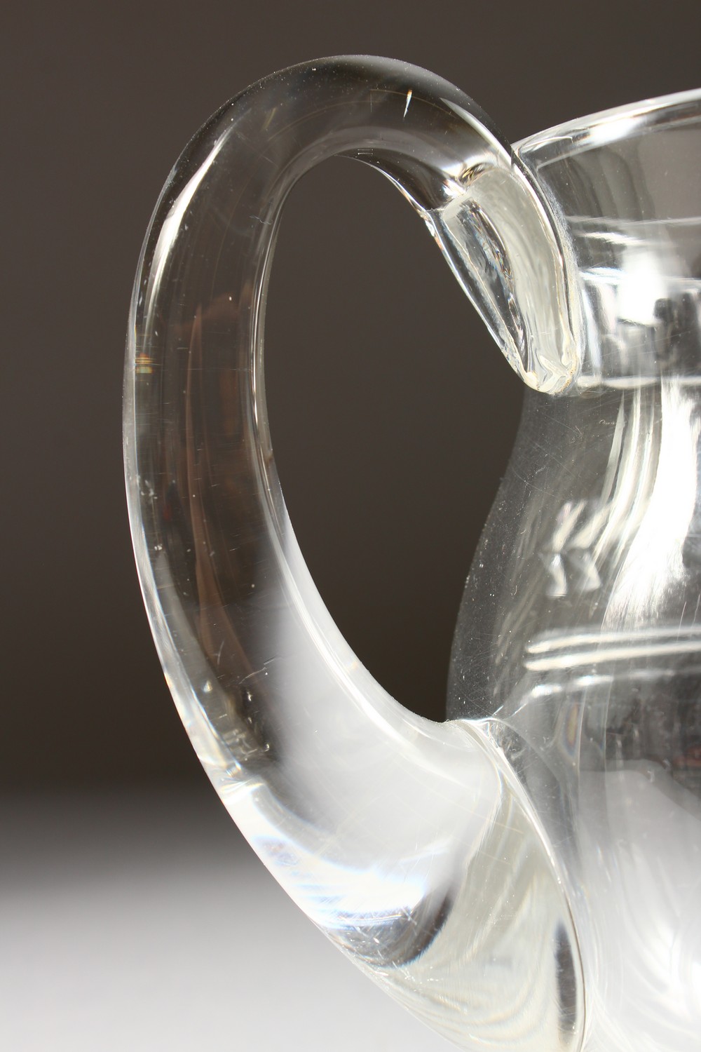 A DEEP CUT GLASS JUG. - Image 5 of 9