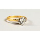 A GOOD 18CT GOLD SOLITAIRE 1CT DIAMOND RING.