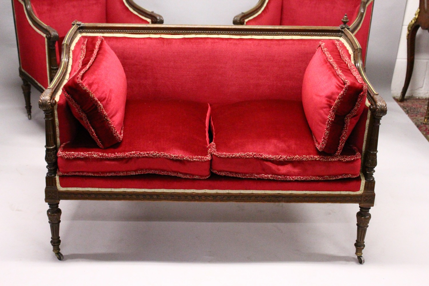 AN EDWARDIAN MAHOGANY THREE PIECE SUITE, comprising of a two-seater settee and pair of armchairs, - Image 2 of 10