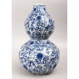 A GOOD CHINESE MING STYLE BLUE & WHITE PORCELAIN DOUBLE GOURD SHAPED VASE, decorated with scenes