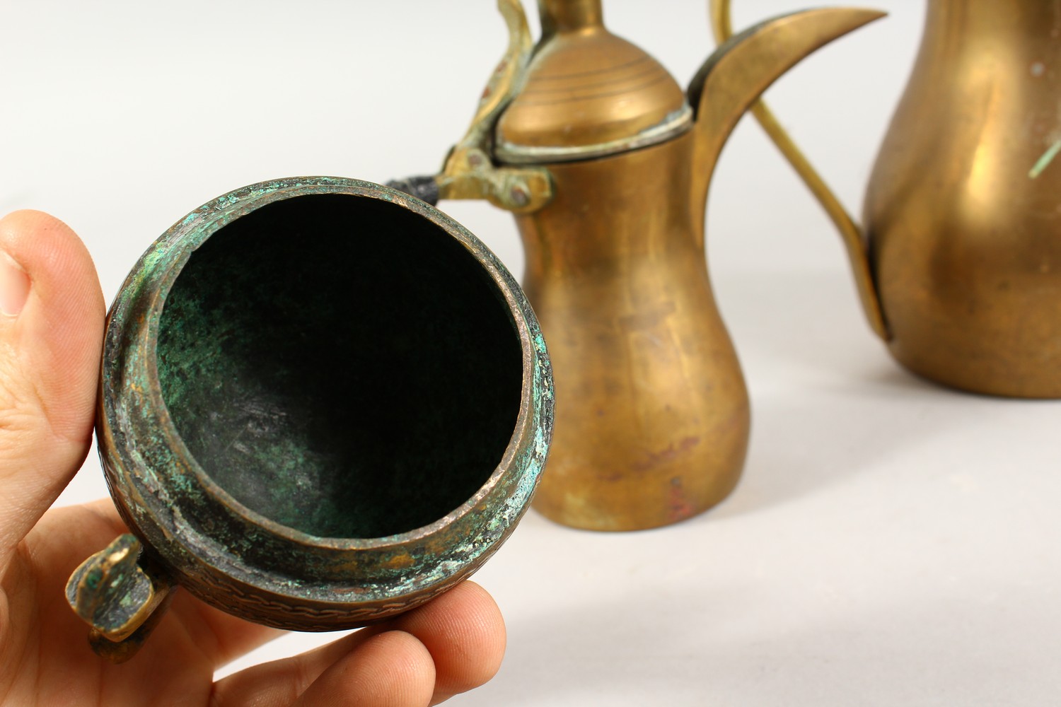 A SET OF THREE ANTIQUE ARABIC BRASS COFFEE POTS SIGNED DALLAH & AN ISLAMIC SILVER INLAID LID, coffee - Image 11 of 15