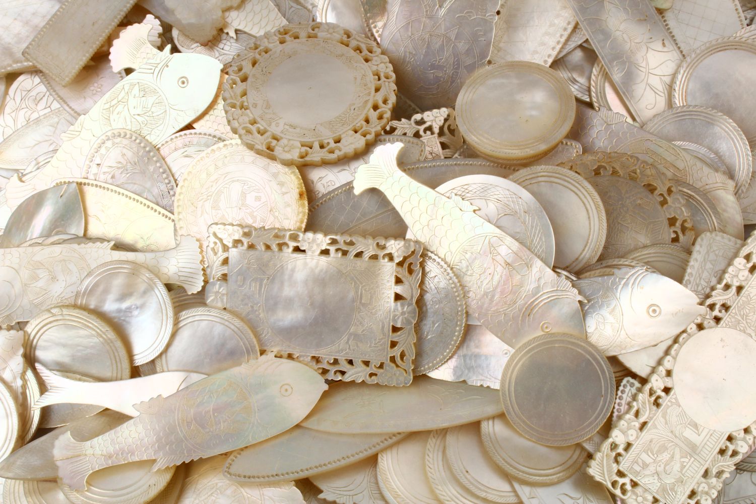 A QUANTITY OF 19TH CENTURY CHINESE CARVED MOTHER OF PEARL GAME COUNTERS, various styles an sizes. - Image 5 of 9