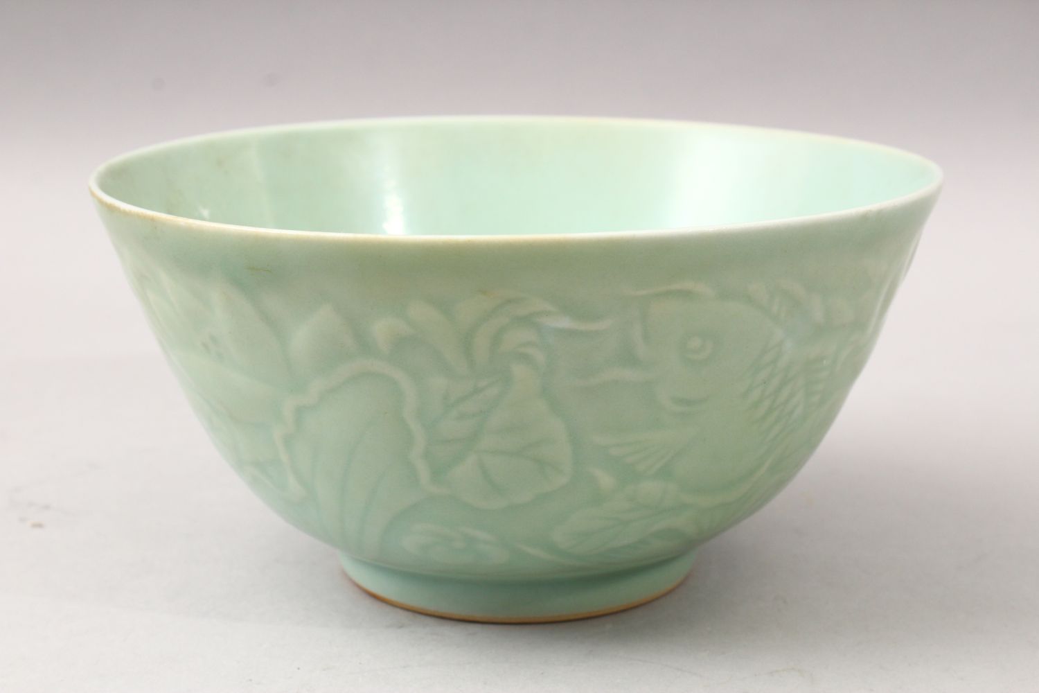 A GOOD 19TH CENTURY CHINESE MOULDED CELADON FISH BOWL, the bowl with moulded decoration depicting - Image 3 of 7