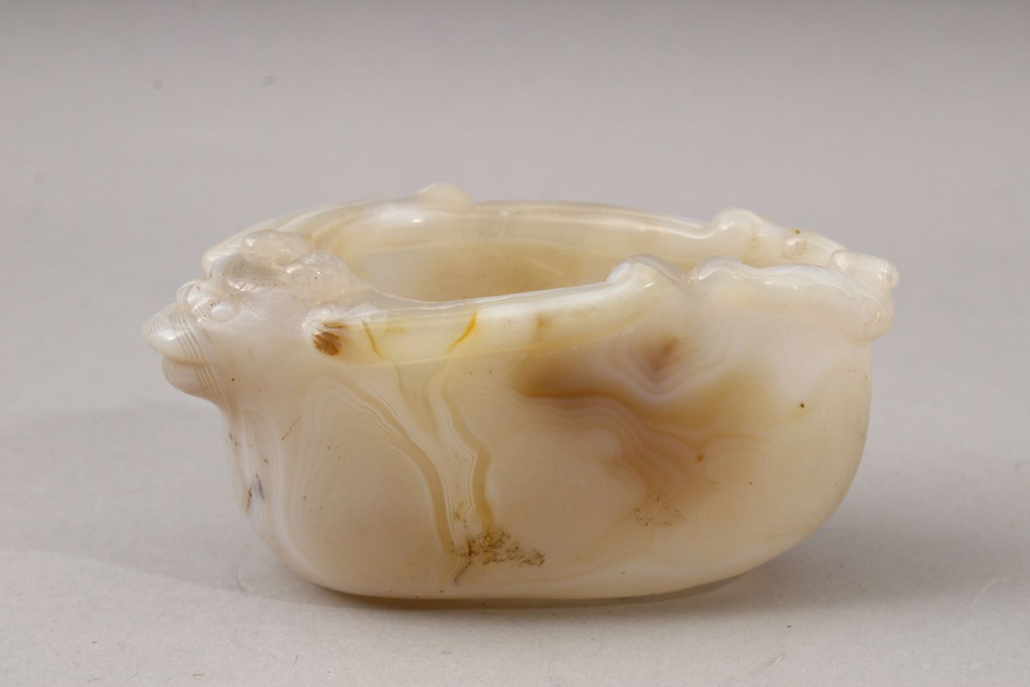 A GOOD 19TH / 20TH CENTURY CHINESE CARVED AGATE BOWL OF BATS, carved with scenes of two bats, 4. - Image 2 of 5