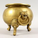 A GOOD CHINESE BRONZE TRIPOD TWIN HANDLE CENSER, the censer stood upon three feet with twin lion dog