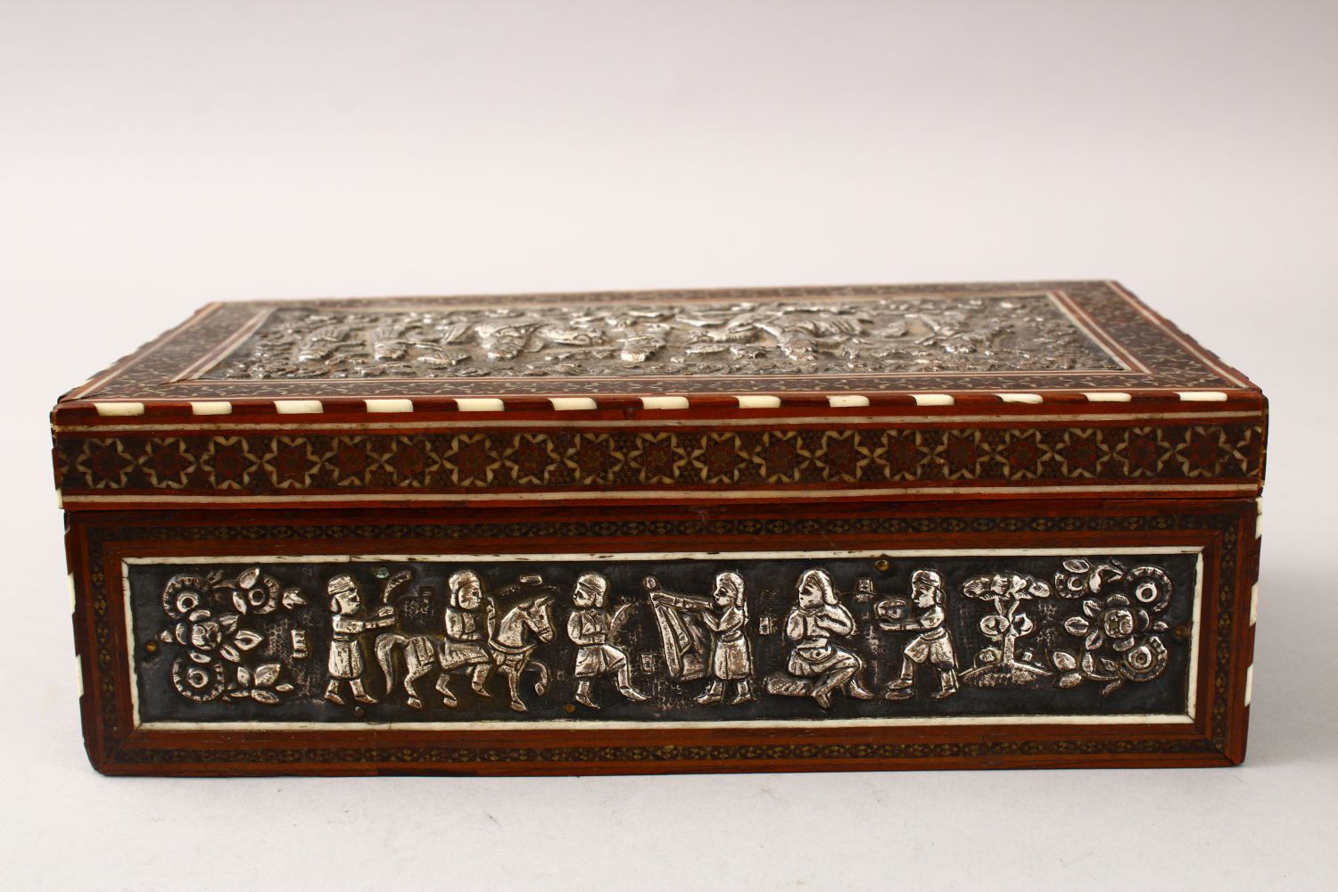 A GOOD IRANIAN SHIRAZ KHATEMI WOODEN & WHITE METAL BOX, the bod with inset white metal embossed - Image 6 of 10