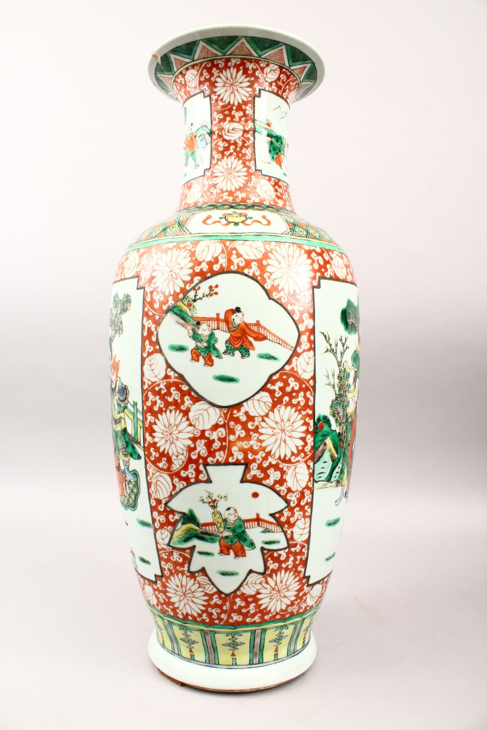 A GOOD 19TH CENTURY CHINESE FAMILLE VERTE PORCELAIN VASE, decorated with scenes of figures - Image 7 of 9