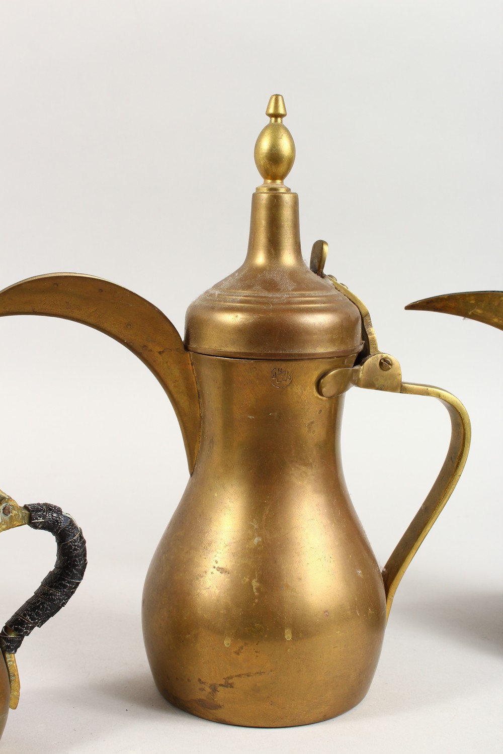 A SET OF THREE ANTIQUE ARABIC BRASS COFFEE POTS SIGNED DALLAH & AN ISLAMIC SILVER INLAID LID, coffee - Image 4 of 15