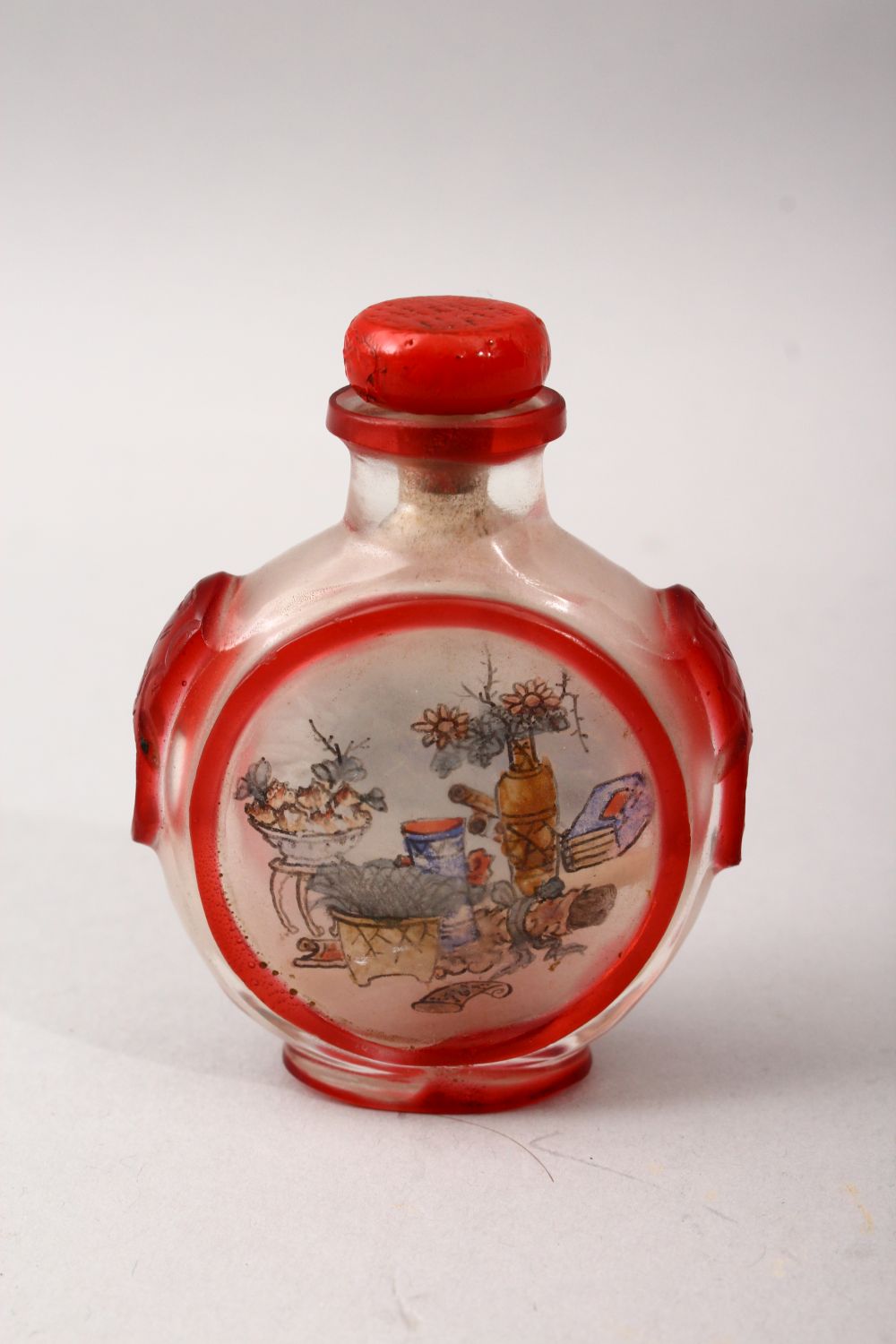 A GOOD 19TH / 20TH CENTURY CHINESE REVERSE PAINTED GLASS & OVERLAY SNUFF BOTTLE, the painting - Image 3 of 4