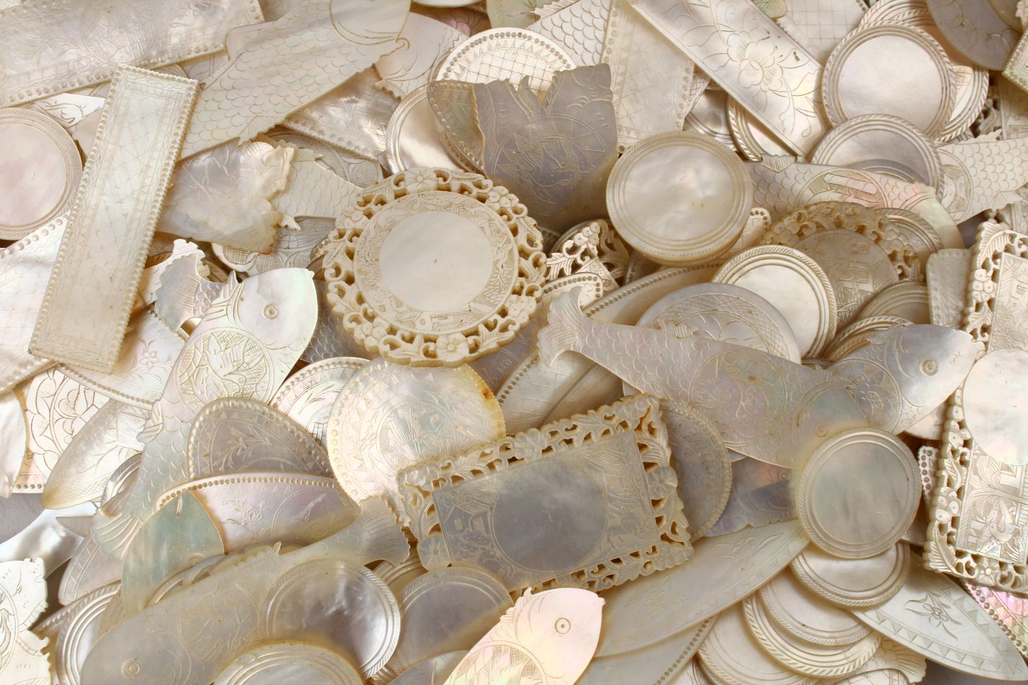 A QUANTITY OF 19TH CENTURY CHINESE CARVED MOTHER OF PEARL GAME COUNTERS, various styles an sizes. - Image 3 of 9