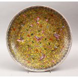 A 19TH / 20TH CENTURY CHINESE FAMILLE ROSE PORCELAIN PLATE, decorated with a yellow ground with