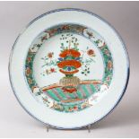 A GOOD CHINESE KANGXI / YONGZHENG PERIOD FAMILLE VERTE PORCELAIN DISH, the body of the dish