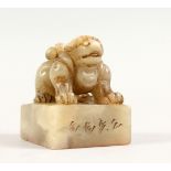 A GOOD 19TH / 20TH CENTURY CHINESE CARVED JADE LION DOG SEAL, the seal carved to depict a seated