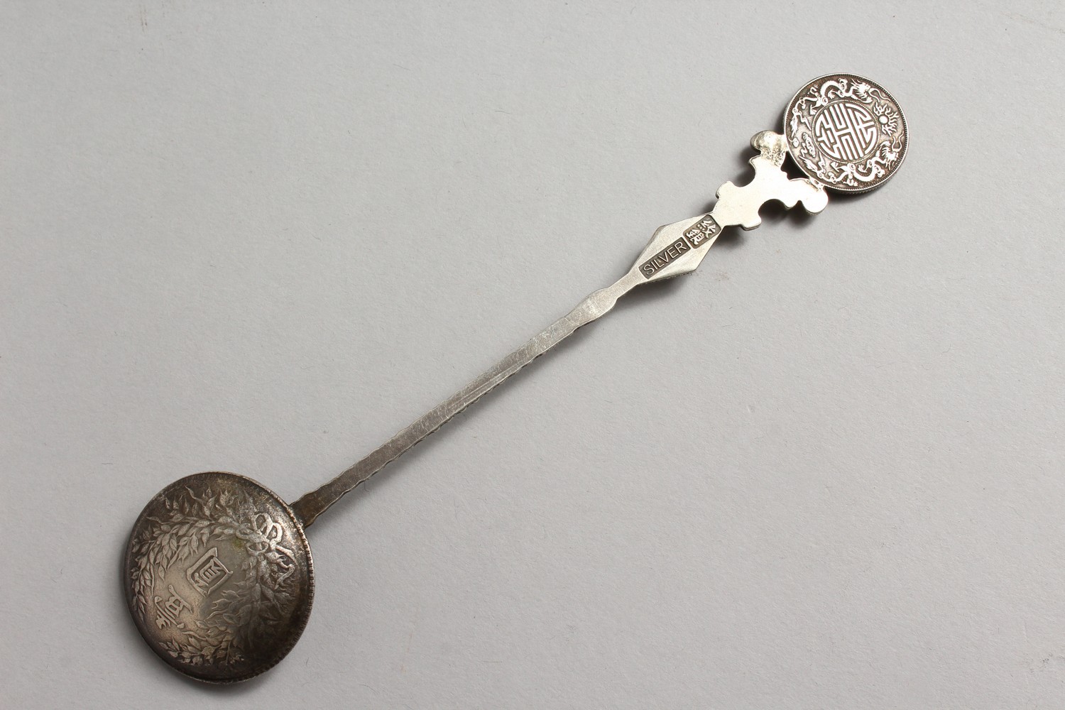 A GOOD CHINESE SILVER LADLE SPOON FORMED FROM CURRENCY, The bowl of the spoon formed from a - Image 4 of 6