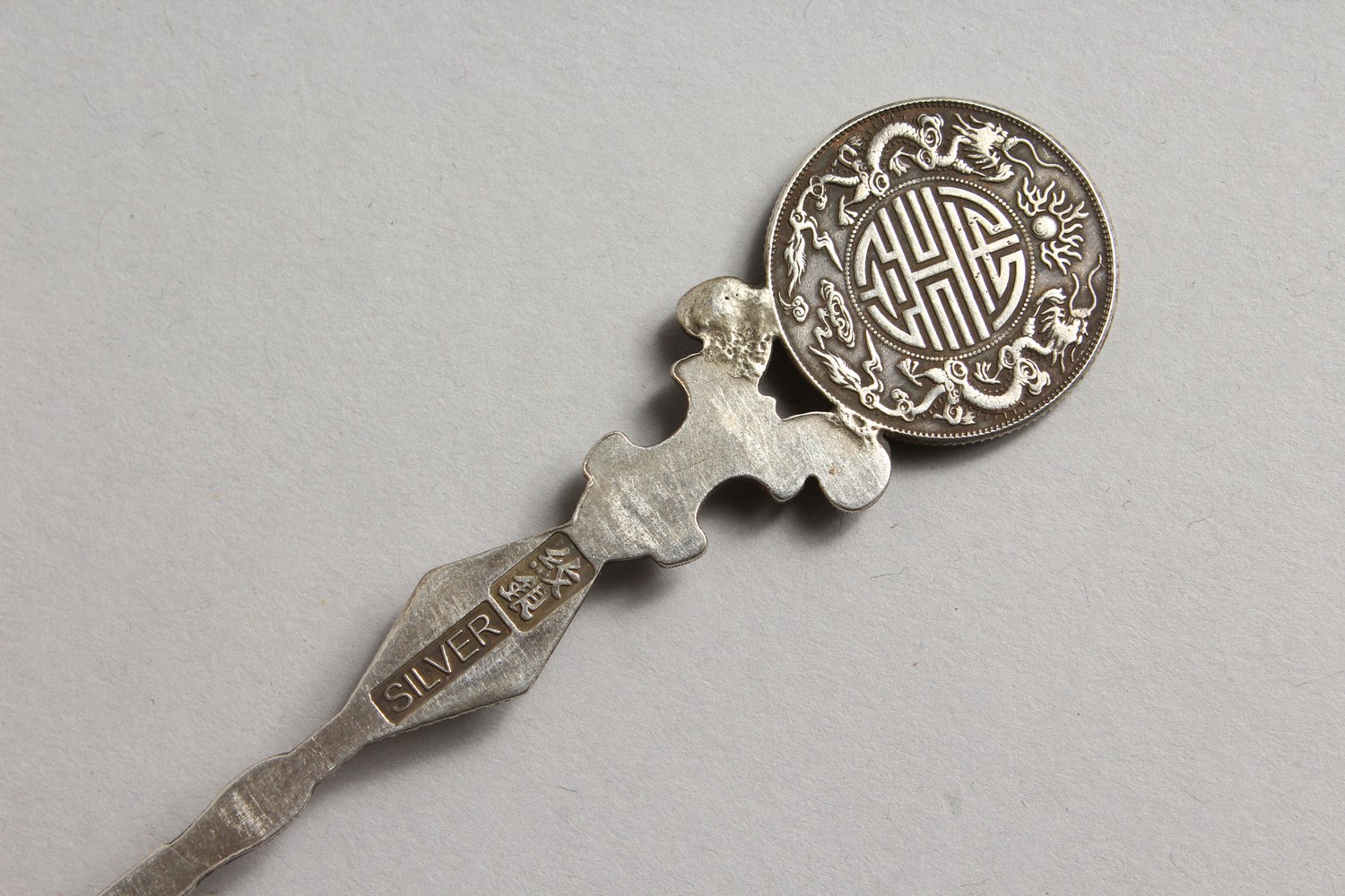 A GOOD CHINESE SILVER LADLE SPOON FORMED FROM CURRENCY, The bowl of the spoon formed from a - Image 5 of 6