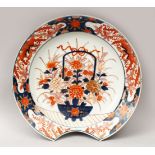 A 19TH CENTURY CHINESE IMARI PORCELAIN DISH, decorated in typical imari palate to depict displays of