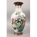 A GOOD CHINESE REPUBLIC PERIOD FAMILLE ROSE PORCELAIN VASE, the body of the vase decorate with