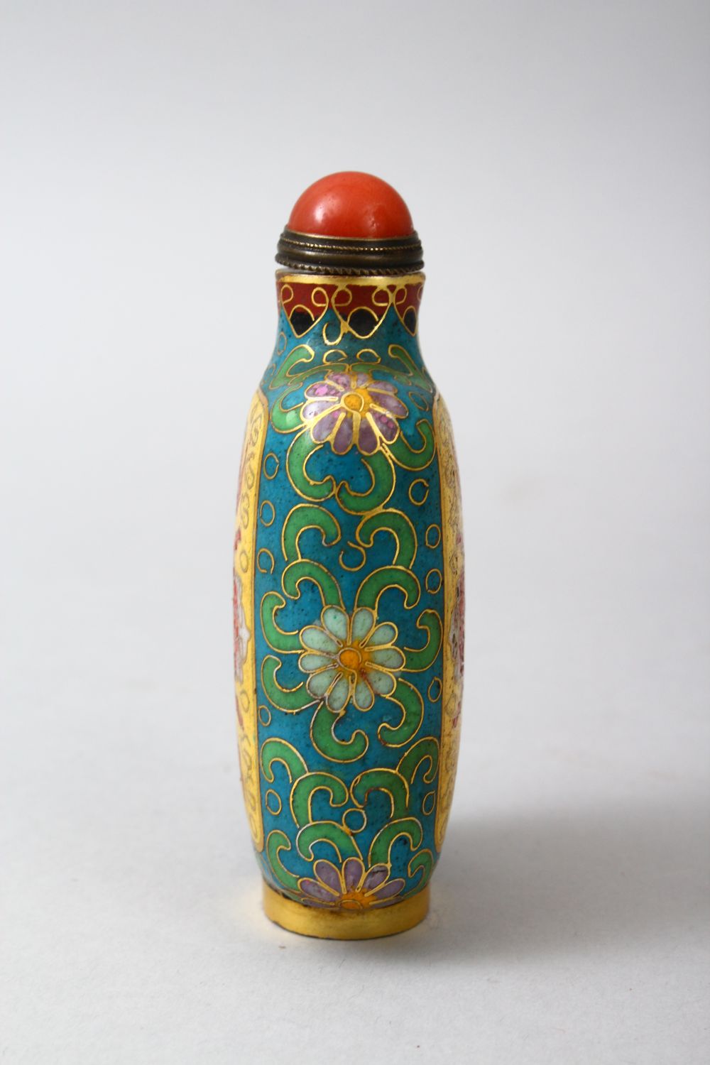 A GOOD CHINESE CLOISONNE ENAMEL SNUFF BOTTLE, the body of the snuff bottle decorated with panel - Image 2 of 6