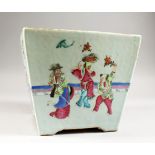 A GOOD 19TH CENTURY CHINESE CANTON FAMILLE ROSE PORCELAIN JARDINIERE / POT, the body of the pot