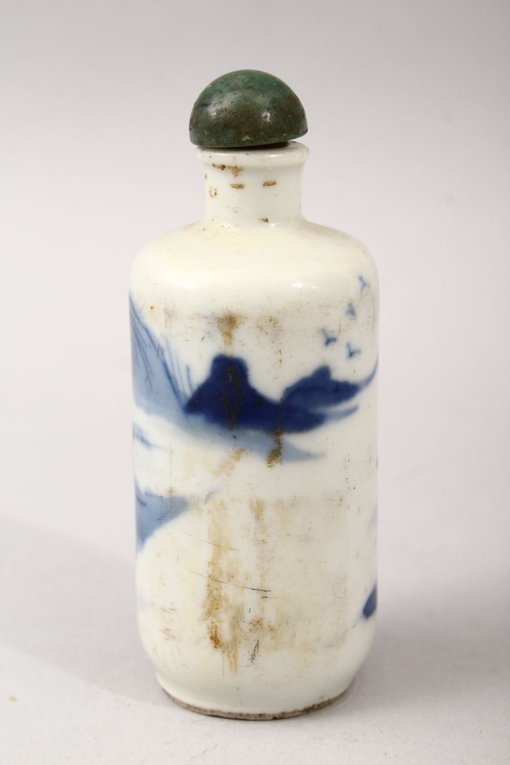 A GOOD 19TH CENTURY CHINESE BLUE & WHITE PORCELAIN SNUFF BOTTLE, Adecorated with scenes of - Image 3 of 4