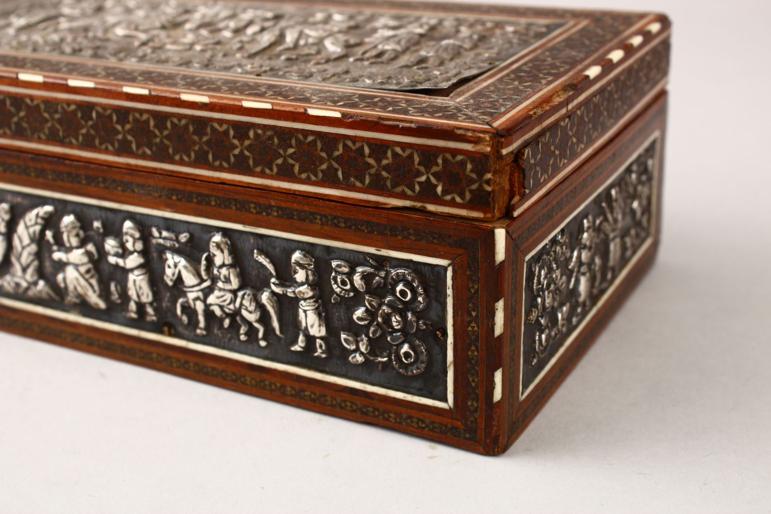 A GOOD IRANIAN SHIRAZ KHATEMI WOODEN & WHITE METAL BOX, the bod with inset white metal embossed - Image 7 of 10