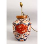 A GOOD 18TH / 19TH CENTURY CHINESE IMARI PORCELAIN VASE / LAMP, the vase decorated in typical