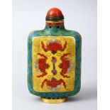 A GOOD CHINESE CLOISONNE ENAMEL SNUFF BOTTLE, the body of the snuff bottle decorated with panel