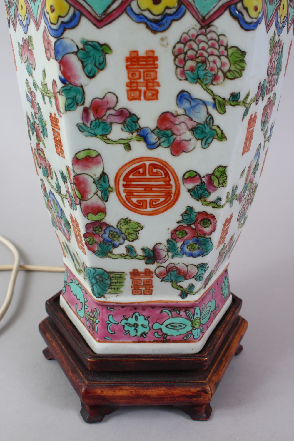 A 19TH / 20TH CENTURY CHINESE FAMILLE ROSE PORCELAIN VASE / LAMP, the body of the vase decorated - Image 3 of 3