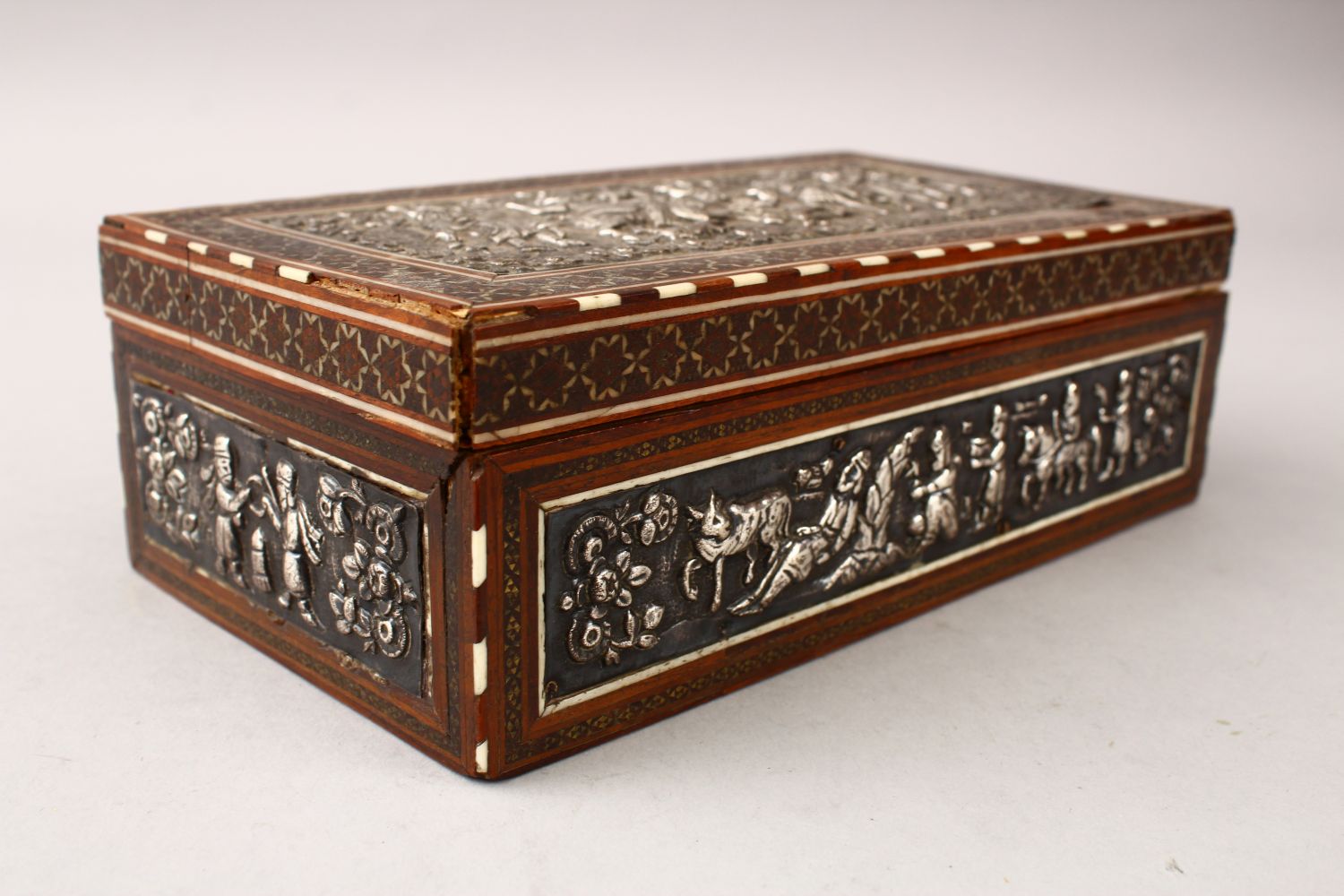A GOOD IRANIAN SHIRAZ KHATEMI WOODEN & WHITE METAL BOX, the bod with inset white metal embossed - Image 5 of 10