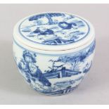 A GOOD 18TH / 19TH CENTURY CHINESE BLUE & WHITE PORCELAIN POT & COVER, the body of the pot with